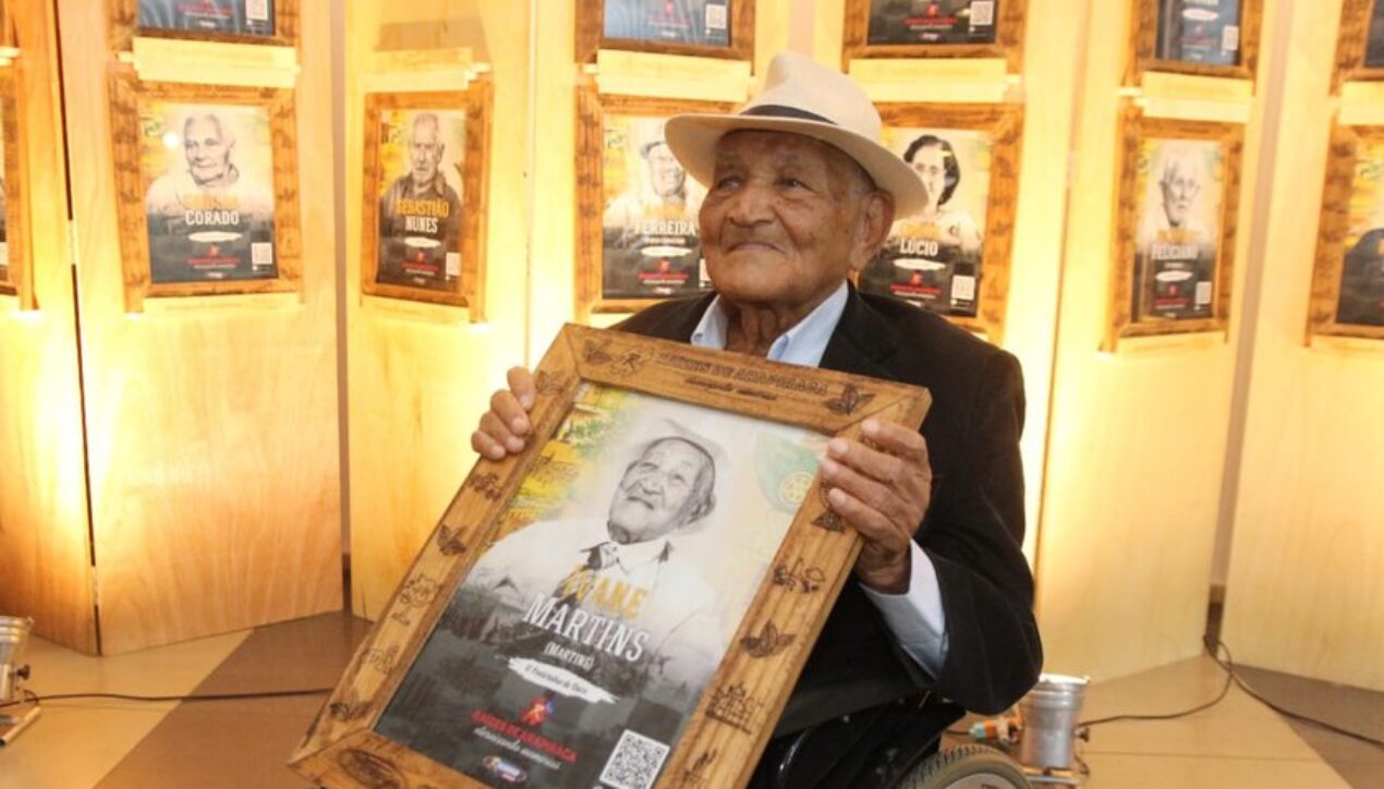 Aos 100 anos, joalheiro aposentado é homenageado pelo projeto Raízes de Arapiraca