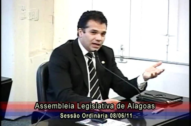Ricardo faz apelo ao TRE para facilitar o processo de recadastramento eleitoral em Alagoas