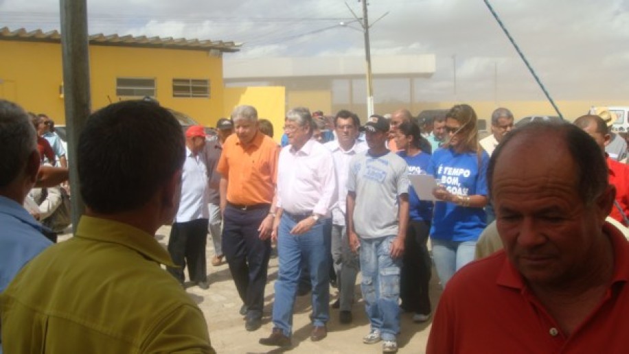 Ricardo visita fábrica de óleo de mamona (22-12-2008)