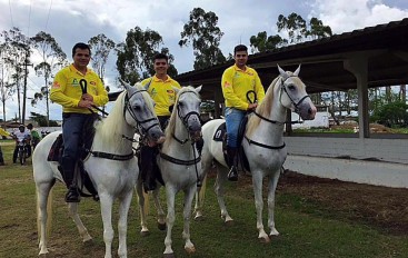 Cavalgada de Nossa Senhora do Bom Conselho encerra as festividades e levam milhares de fies às ruas de Arapiraca