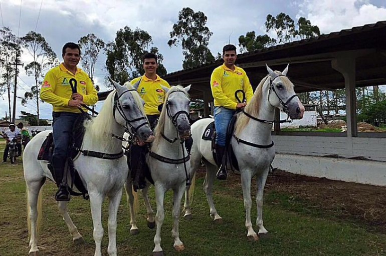 Cavalgada de Nossa Senhora do Bom Conselho encerra as festividades e levam milhares de fies às ruas de Arapiraca
