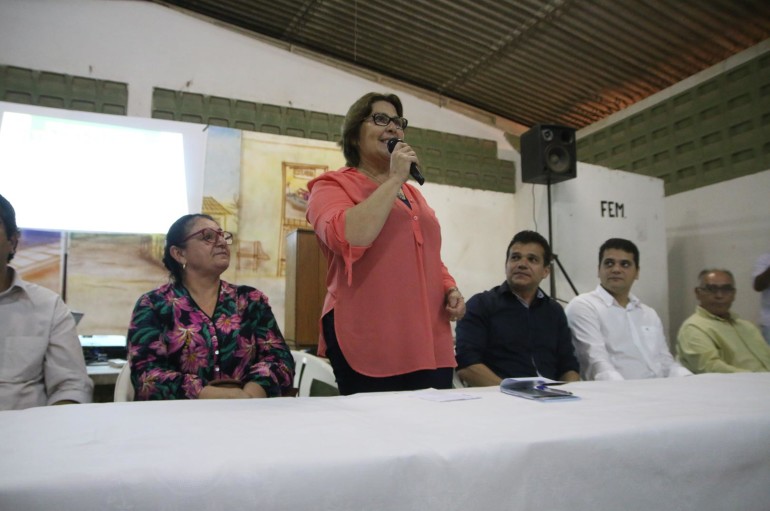 Prefeitura ouve sugestões e apresenta projetos para o bairro Canafístula