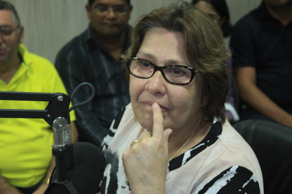 Emocionada e em tom de despedida, Célia Rocha anuncia Nezinho e Yale ...