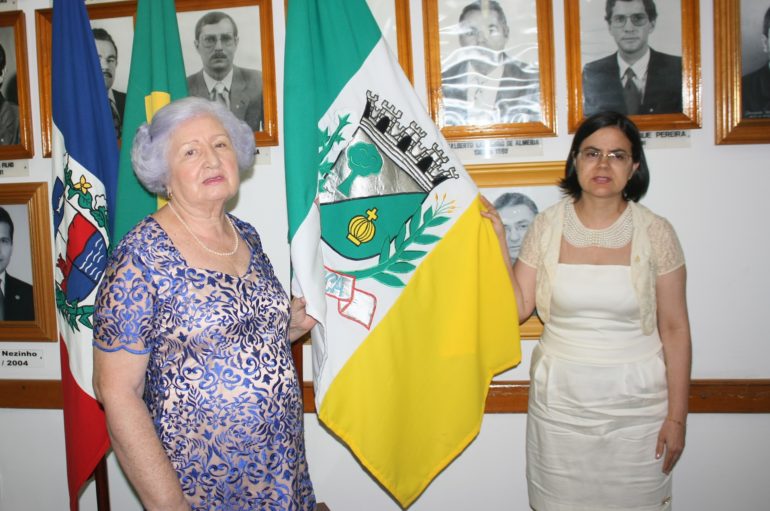 Câmara de Arapiraca homenageia Professora Dira com Título de Cidadã Honorária