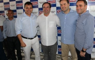 Renan convida Célia para inaugurações e confirma presença em Arapiraca