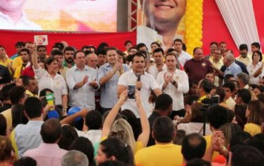 Multidão abraça candidatura de Ricardo Nezinho