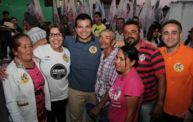 Ricardo Nezinho é recebido com festa pelos moradores de Riacho Seco
