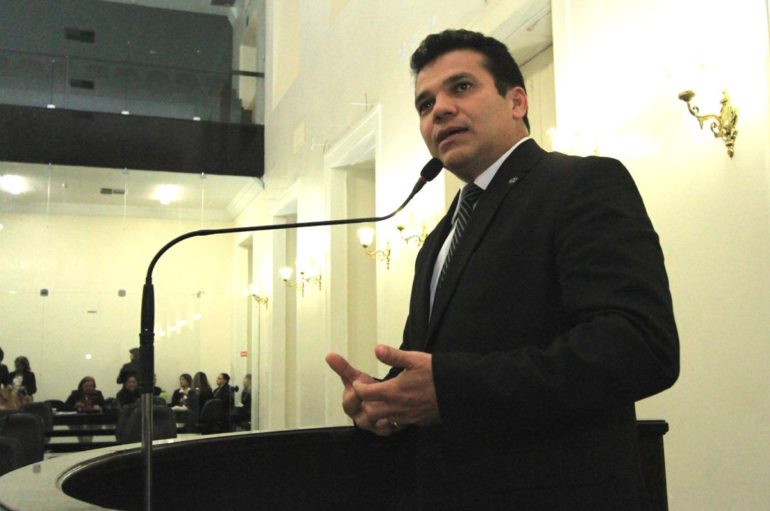 Ricardo Nezinho cotado para a liderança do governo na Assembleia