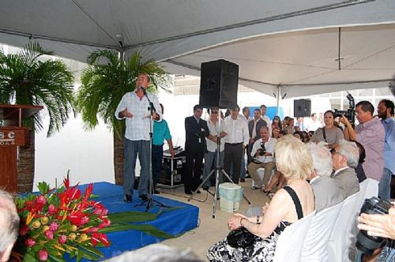 Renan participa da inauguração do Sesc