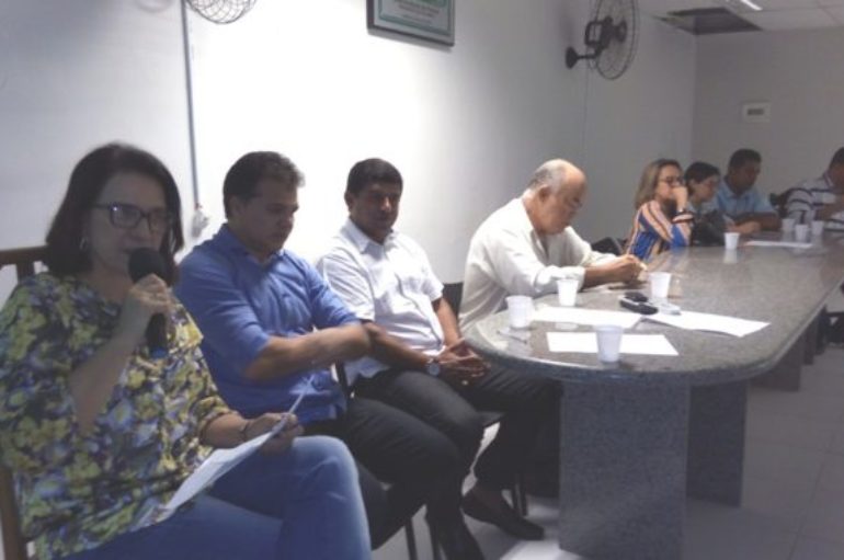 Professora Graça discute com deputado Ricardo Nezinho, vereadores e líderes comunitários, ações da Facomar