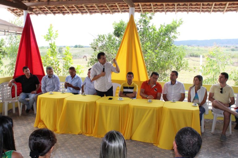 Deputado Ricardo Nezinho debate desenvolvimento com lideranças em Craíbas