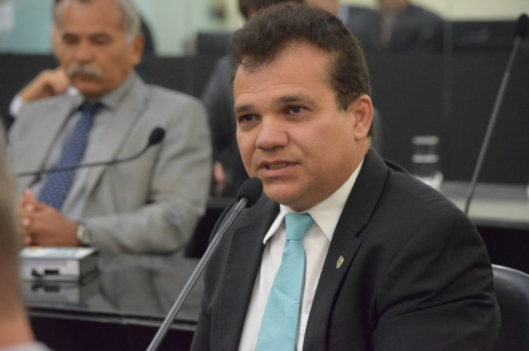 Combate às drogas: lei de Ricardo Nezinho é sancionada pelo governador Renan Filho