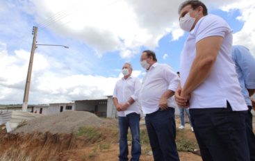 LUCIANO E RENAN ASSINAM ORDEM DE SERVIÇOS PARA INÍCIO DAS OBRAS DO CENTRO DE CONVENÇÕES DE ARAPIRACA