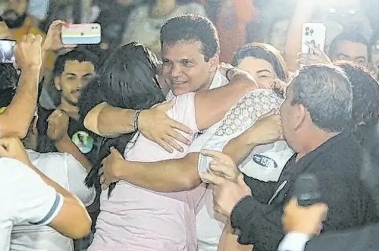 Ricardo Nezinho recebe o carinho de centenas de apoiadores em reunião na reta final da campanha