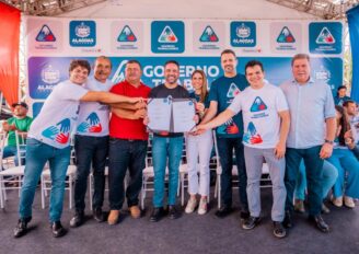 Agora é oficial : Governo assina sessão de terreno onde funciona a feira de carros de Arapiraca