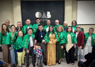 Em noite festiva, Ricardo Nezinho recebe comenda da Academia Arapiraquense de Letras e Artes