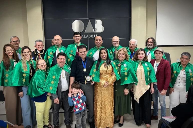 Em noite festiva, Ricardo Nezinho recebe comenda da Academia Arapiraquense de Letras e Artes