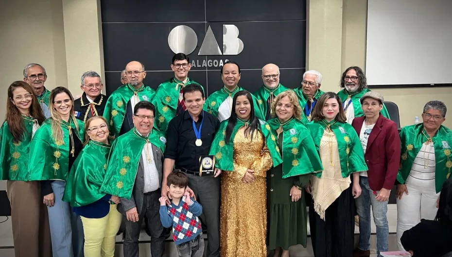 Em noite festiva, Ricardo Nezinho recebe comenda da Academia Arapiraquense de Letras e Artes