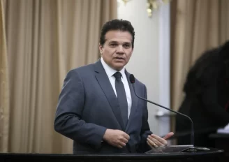 Nezinho celebra o Centenário de Arapiraca e entrega medalha comemorativa