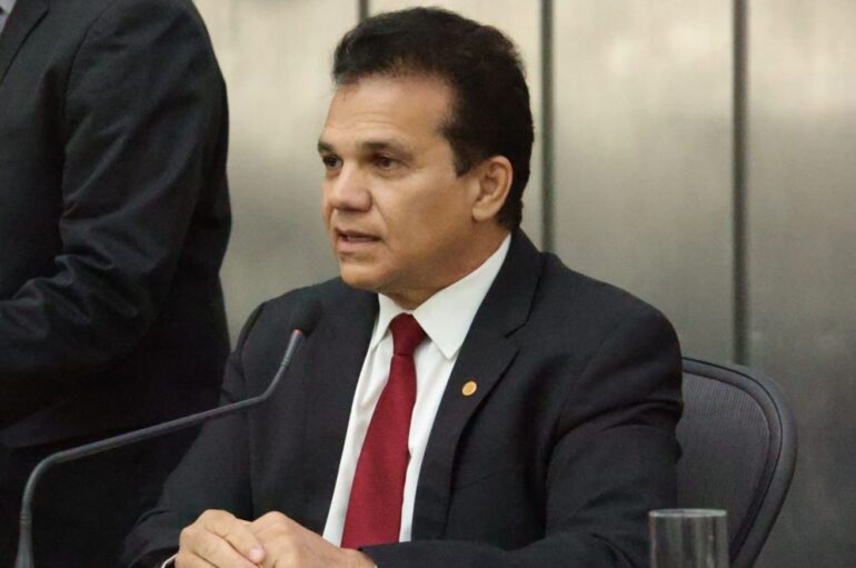 Ricardo Nezinho anuncia R$ 60 milhões para maternidade em Arapiraca