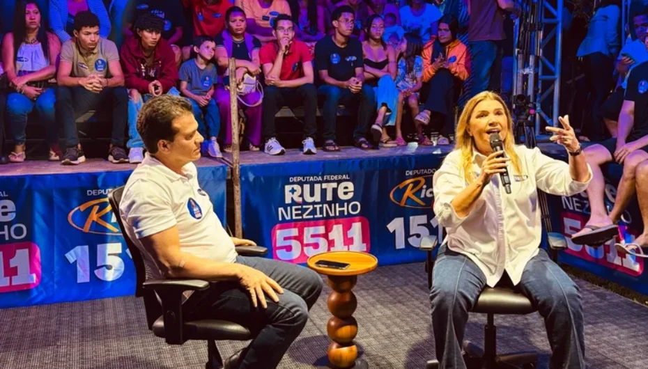 Ricardo Nezinho e Rute Nezinho reúnem centenas de jovens, para ouvir propostas, ﻿em Arapiraca