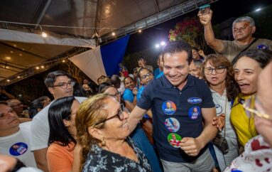 “Eu aprendi a fazer política amando as pessoas”, afirma deputado durante reunião com apoiadores