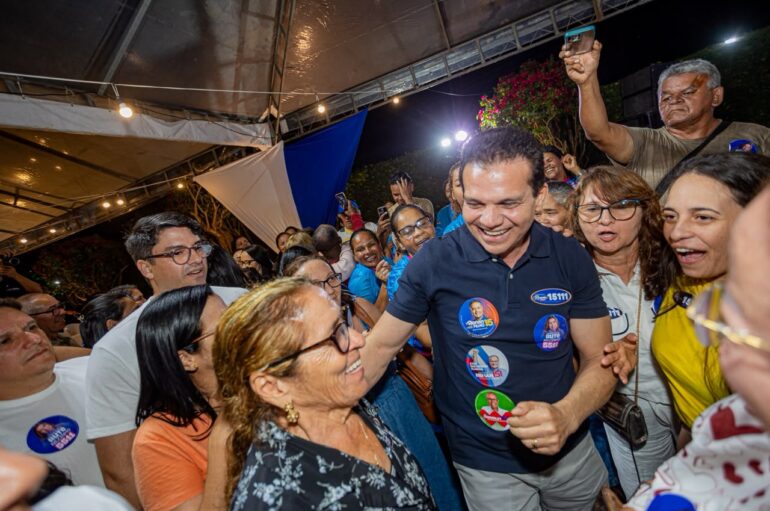 “Eu aprendi a fazer política amando as pessoas”, afirma deputado durante reunião com apoiadores