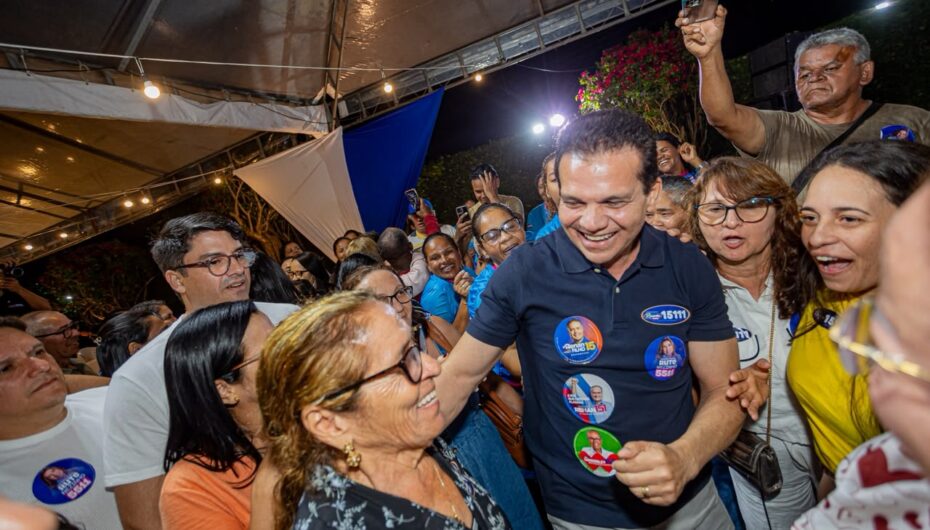 “Eu aprendi a fazer política amando as pessoas”, afirma deputado durante reunião com apoiadores